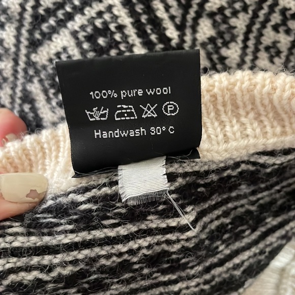 Norwegian wool sweater from Norway size small - Picture 9 of 9